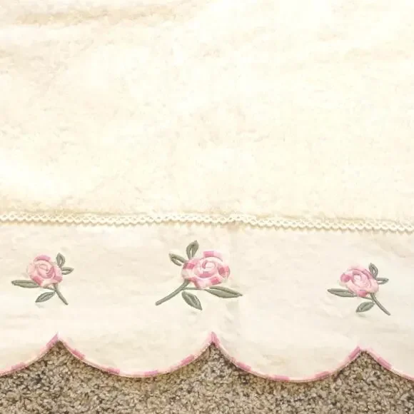 Orris & Orris 100% Cotton Bath Towel Embroidered Floral Cottagecore Grandmacore - Picture 5 of 8